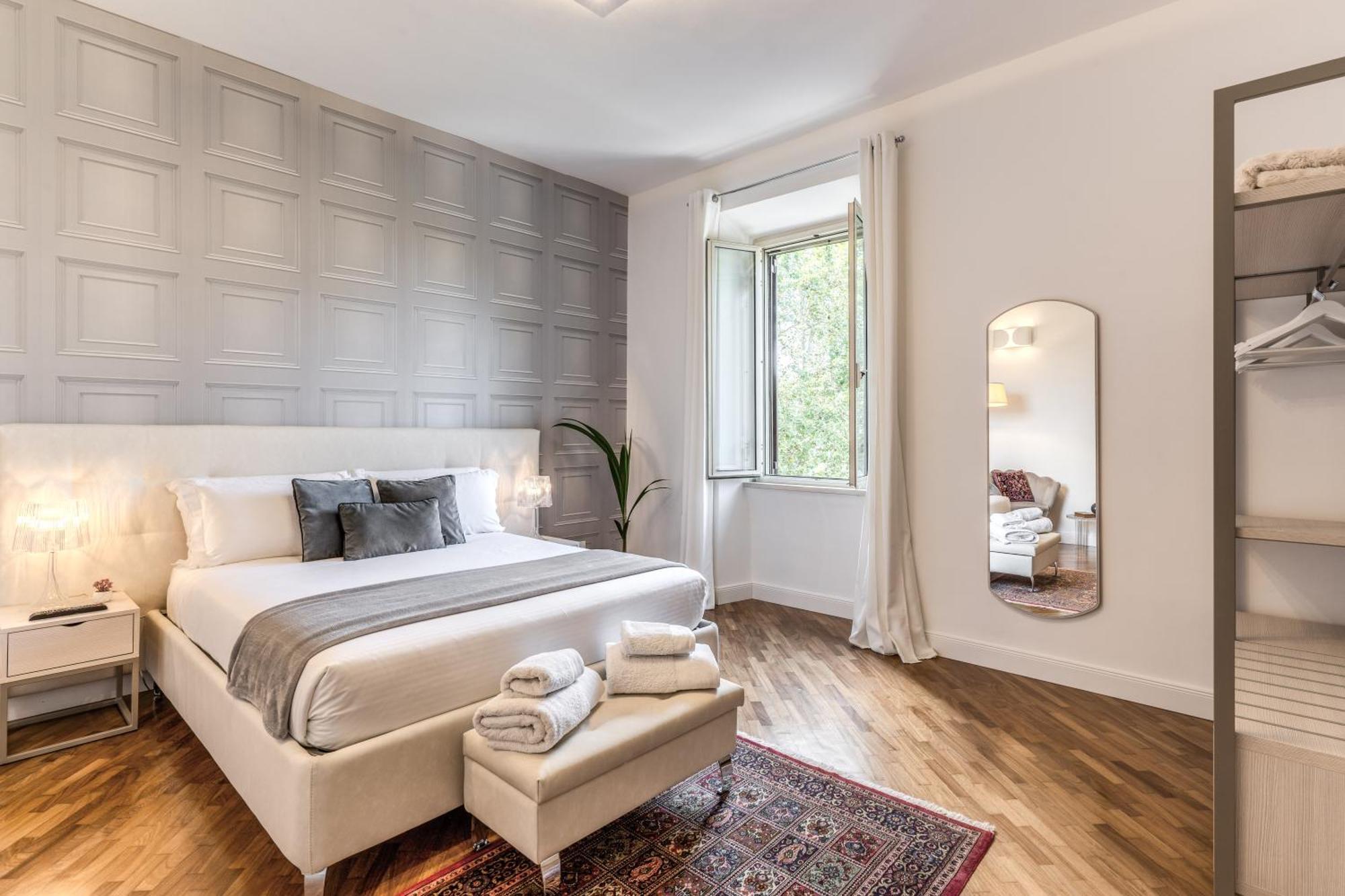 Deluxe Suite, Floor Stunning View! * Rom