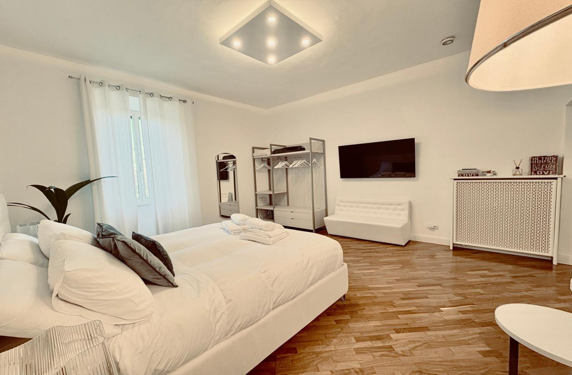 Deluxe Suite, Floor Stunning View!